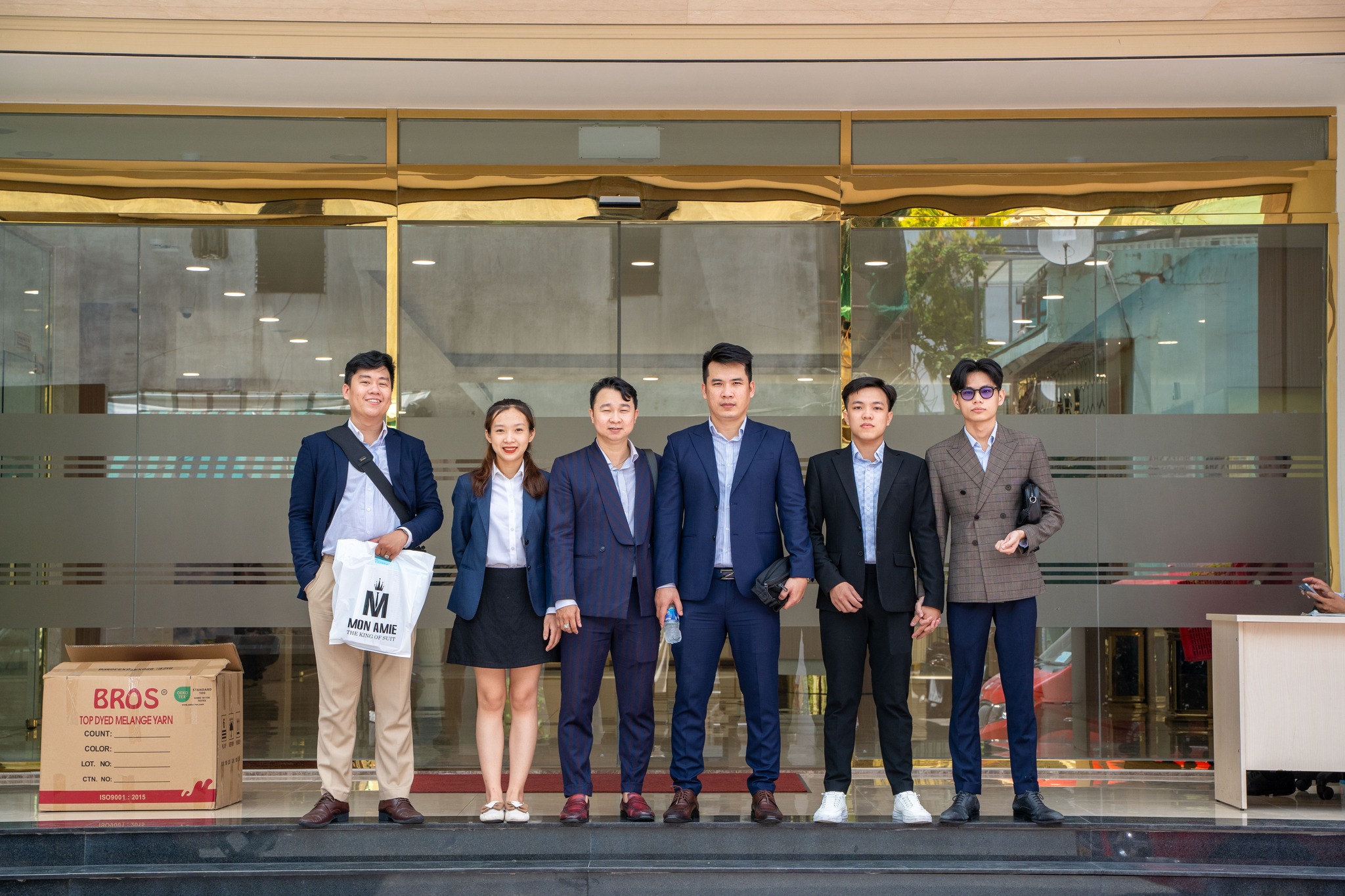 Phóng sự bàn giao đồng phục của Mon Amie tại Cosmo Academy